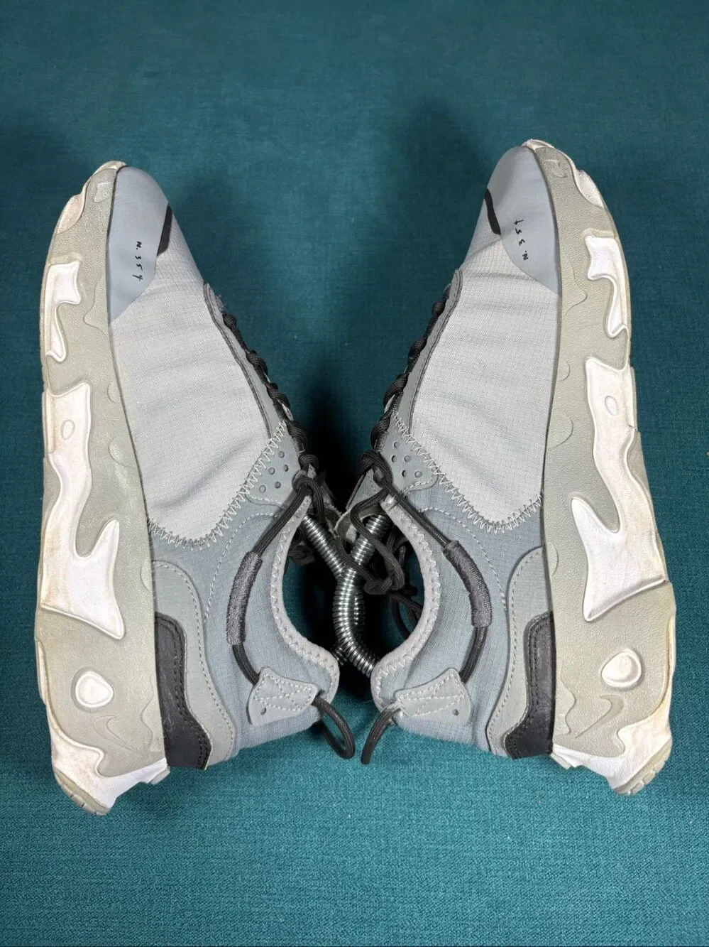 Nike React Live Mens Size 7.5 Light Smoke Grey Fog Running Shoes DD6879-001